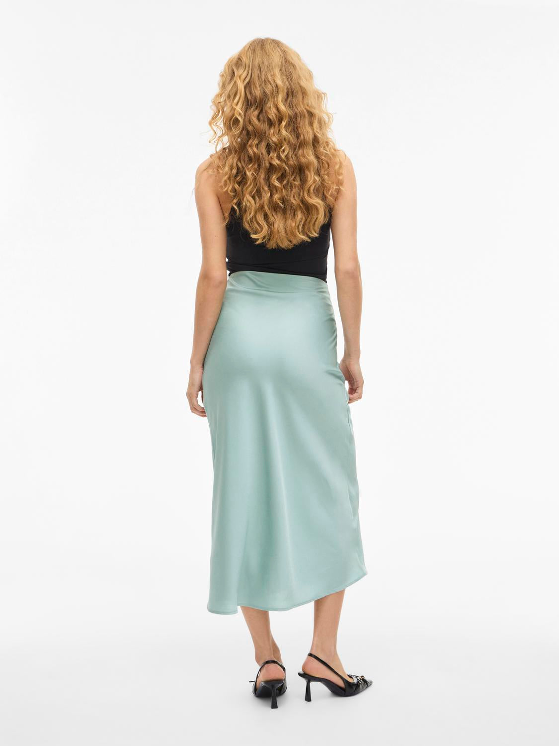 model_shot-back